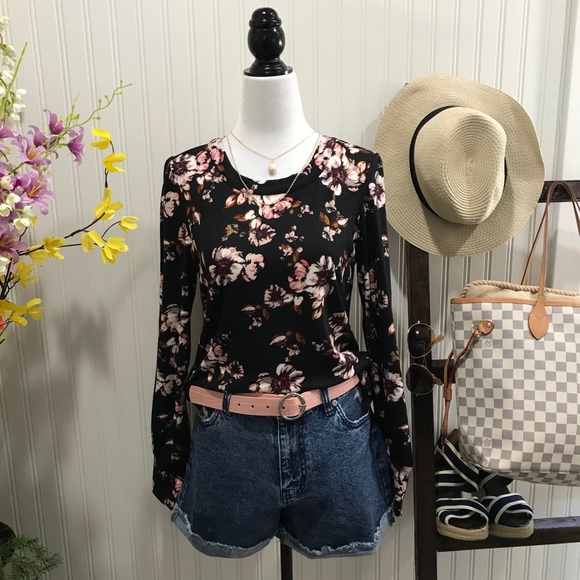 SMALL Cozy Floral Long Lantern Sleeve - Picture 6 of 14